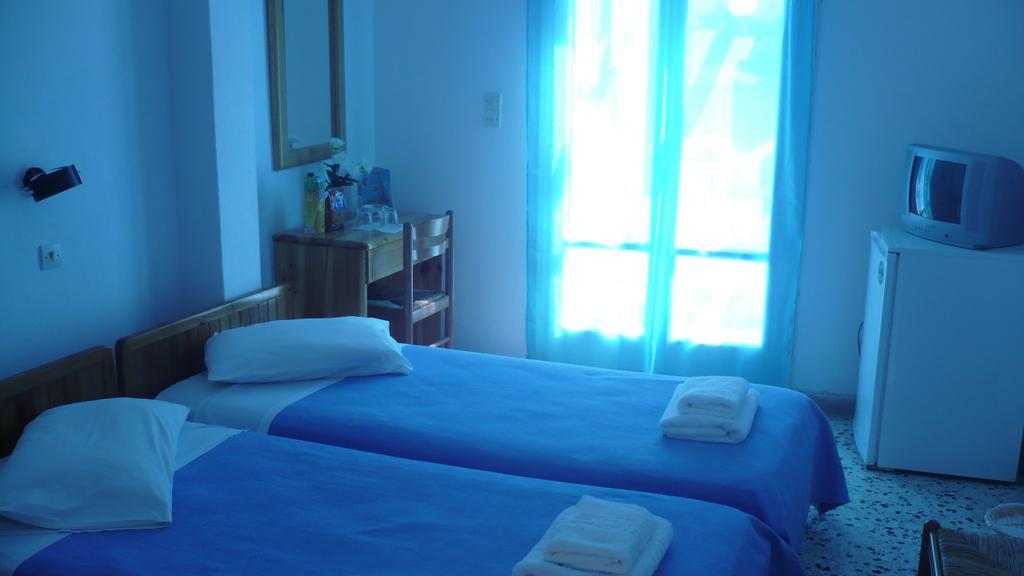 Hotel Dilino Kamari  Room photo